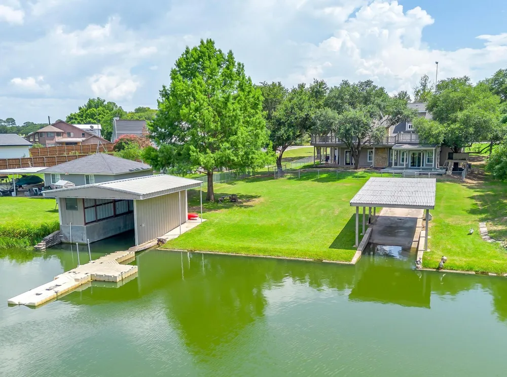 11972 Younger Court Azle, TX 76020