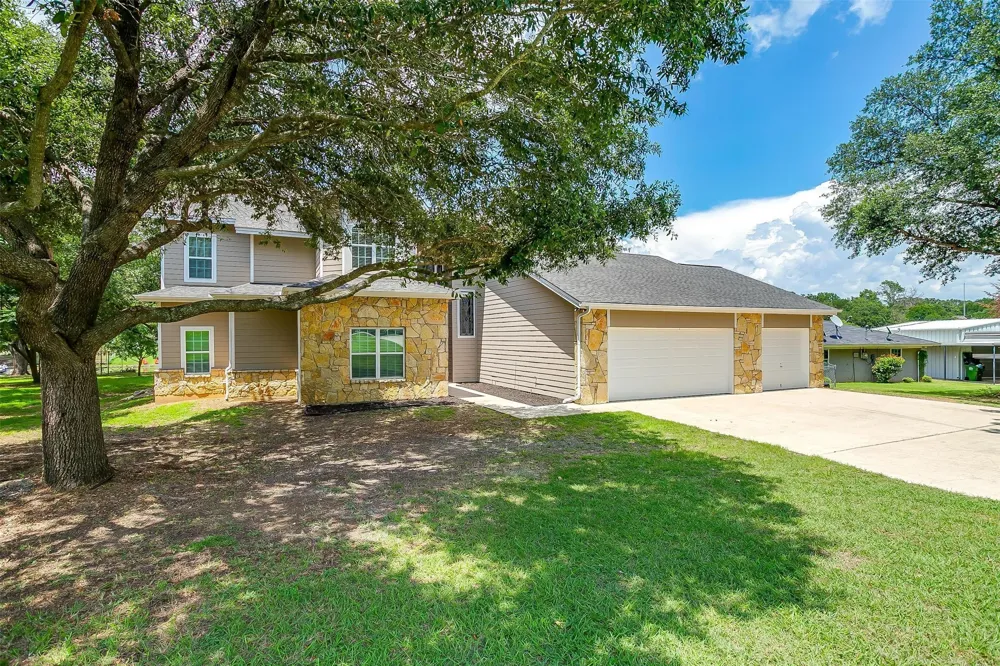 11972 Younger Court Azle, TX 76020