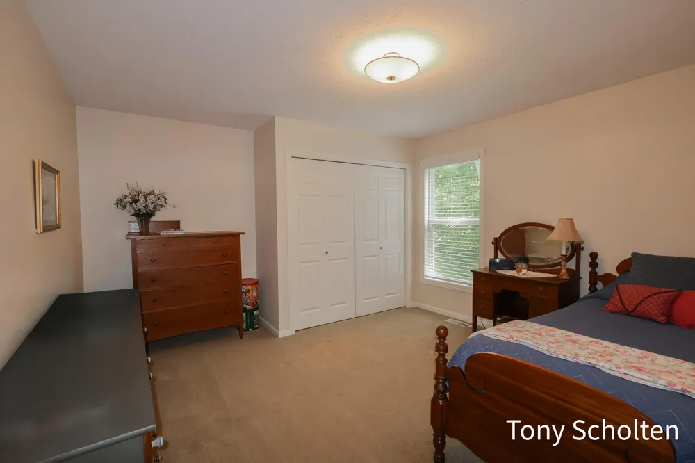 7260 Oaklane Court Hudsonville, MI 49426
