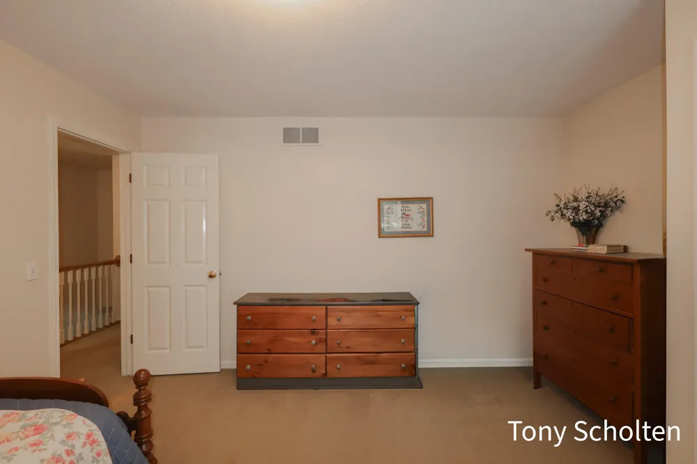 7260 Oaklane Court Hudsonville, MI 49426