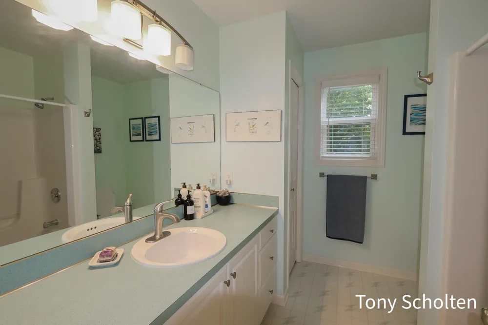 7260 Oaklane Court Hudsonville, MI 49426