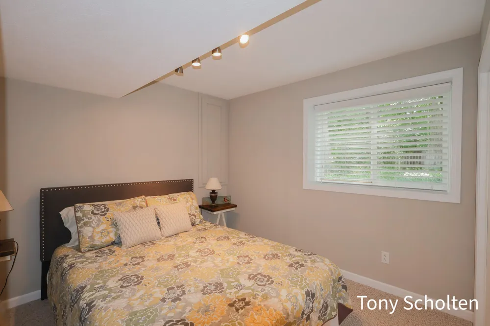 7260 Oaklane Court Hudsonville, MI 49426