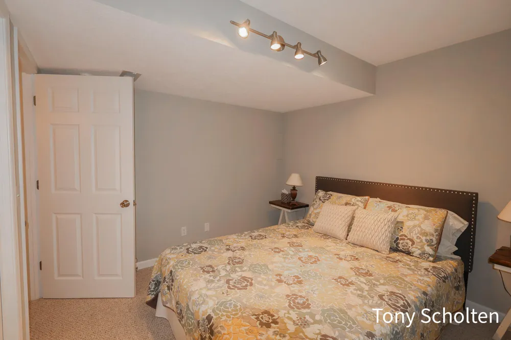 7260 Oaklane Court Hudsonville, MI 49426