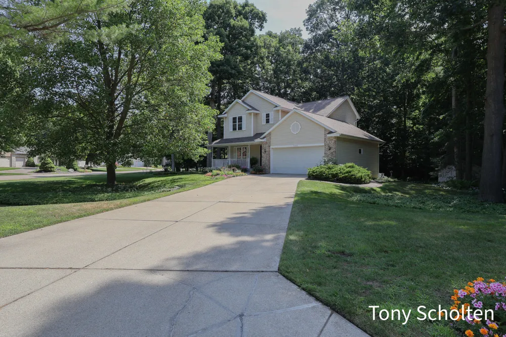 7260 Oaklane Court Hudsonville, MI 49426