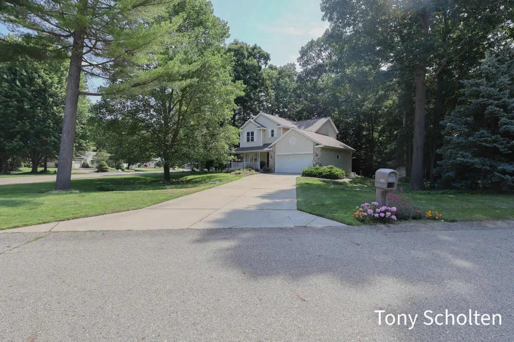 7260 Oaklane Court Hudsonville, MI 49426