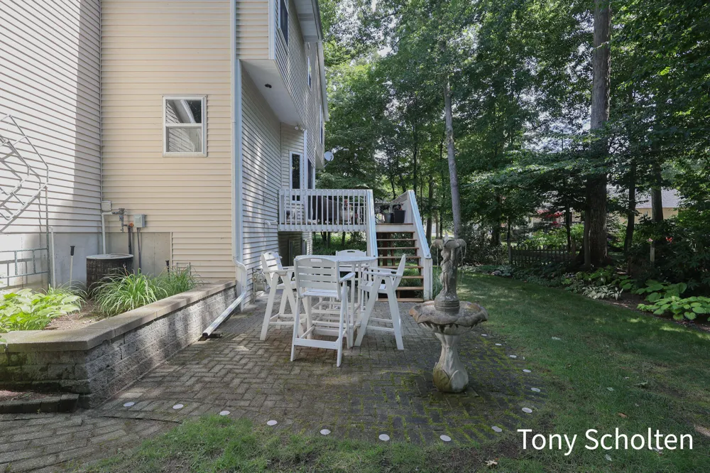 7260 Oaklane Court Hudsonville, MI 49426
