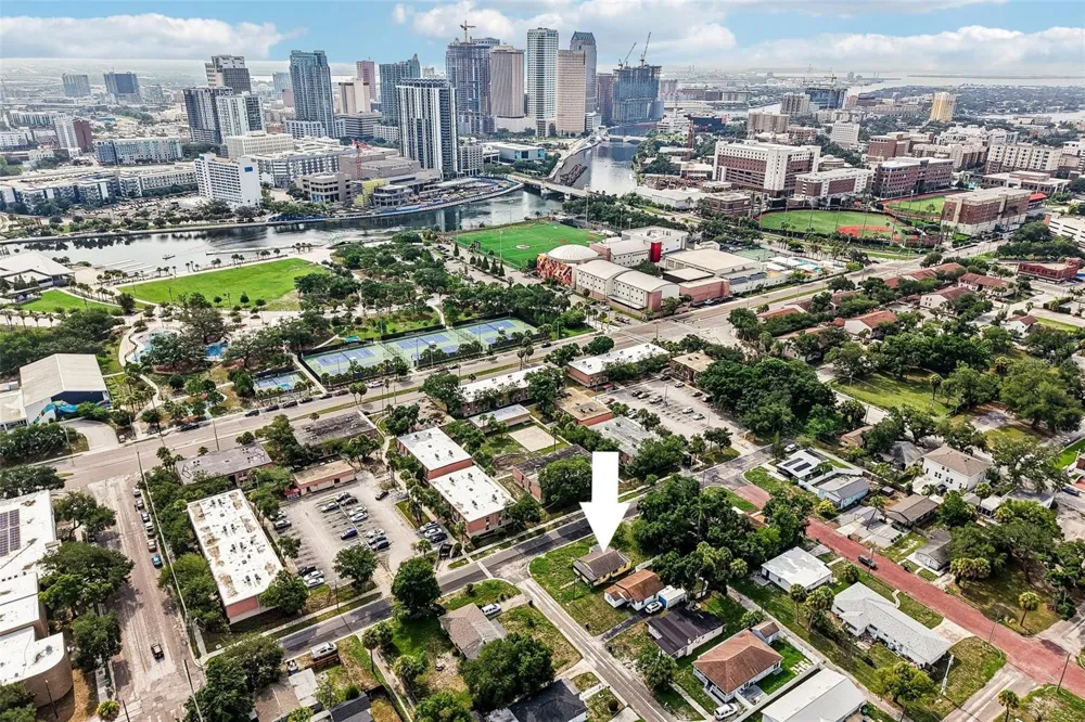1002 W NASSAU STREET Tampa, FL 33607