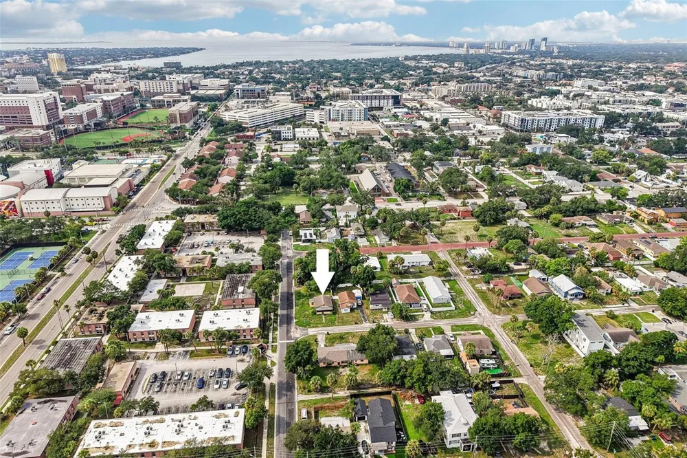 1002 W NASSAU STREET Tampa, FL 33607