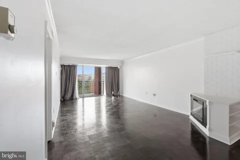 1300 ARMY NAVY DRIVE #916