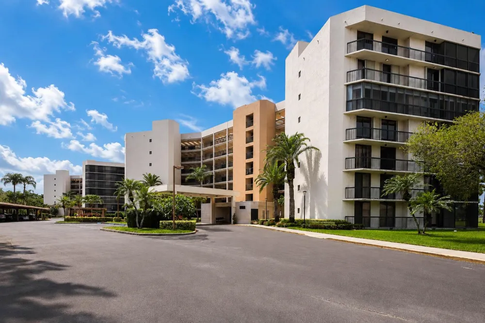 5279 S FOUNTAINS DRIVE S #703 Lake Worth, FL 33467