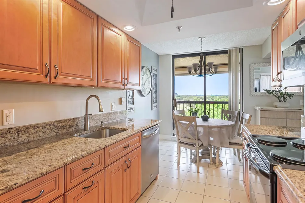 5279 S FOUNTAINS DRIVE S #703 Lake Worth, FL 33467