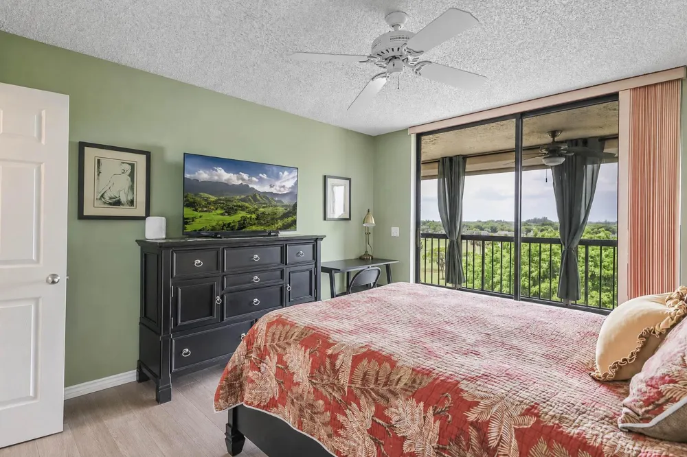5279 S FOUNTAINS DRIVE S #703 Lake Worth, FL 33467