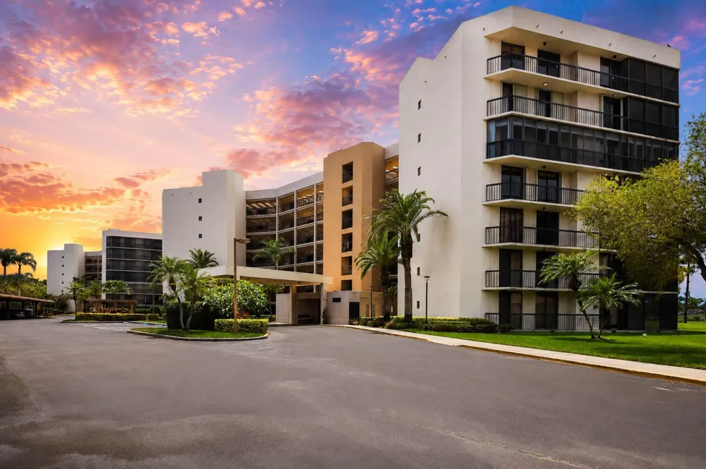 5279 S FOUNTAINS DRIVE S #703 Lake Worth, FL 33467