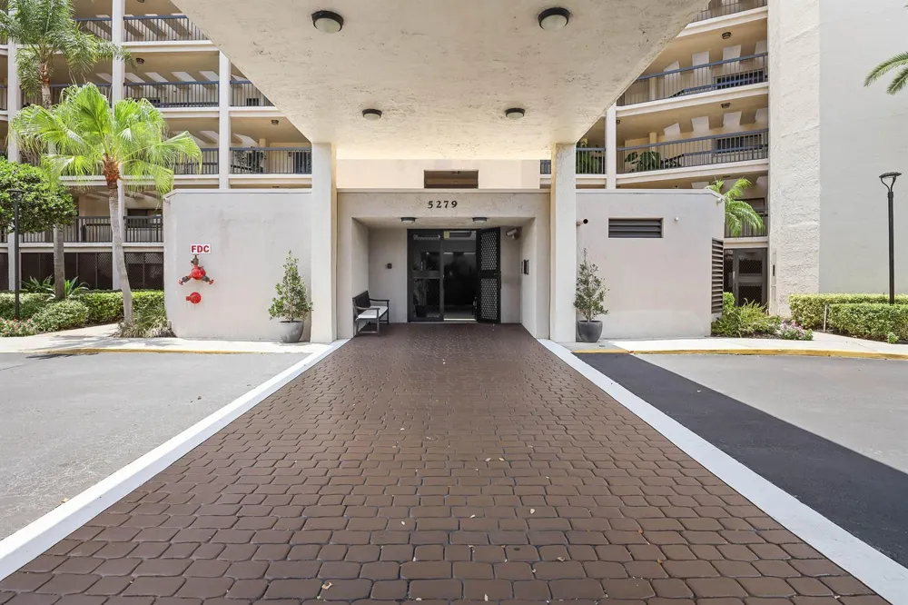 5279 S FOUNTAINS DRIVE S #703 Lake Worth, FL 33467