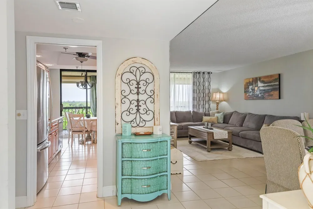 5279 S FOUNTAINS DRIVE S #703 Lake Worth, FL 33467
