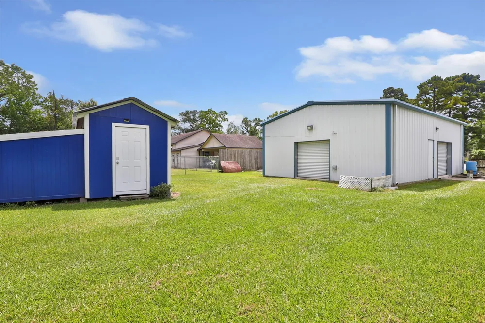 275 Commerce Lane Highlands, TX 77562