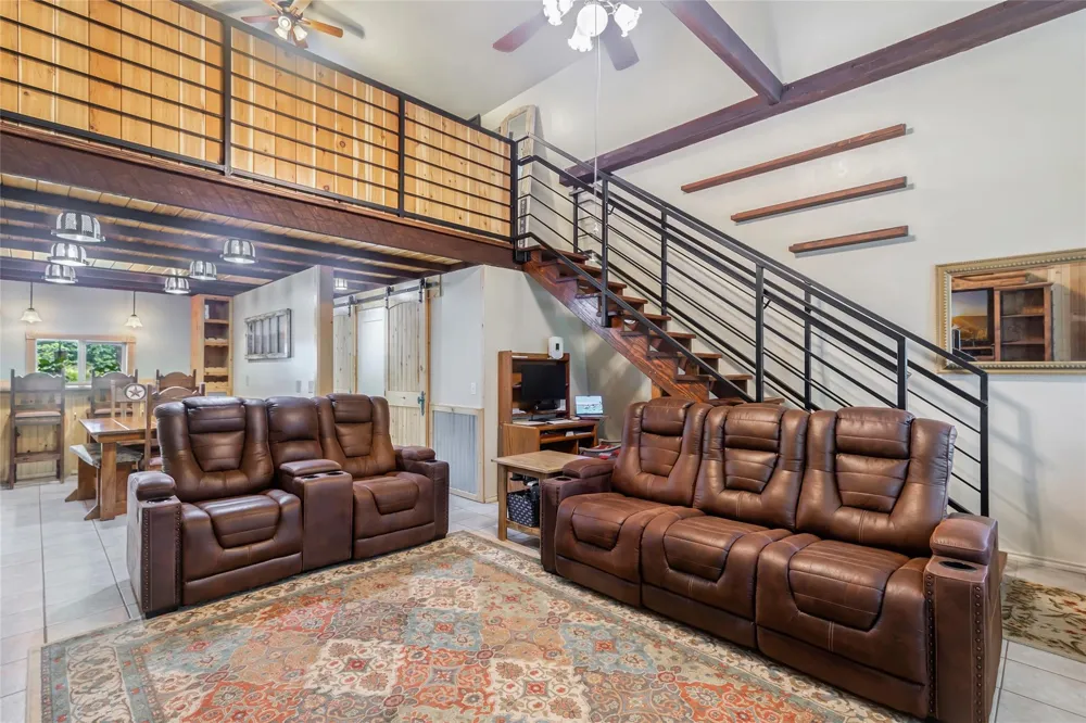 275 Commerce Lane Highlands, TX 77562