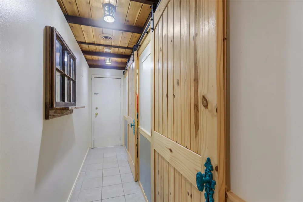 275 Commerce Lane Highlands, TX 77562