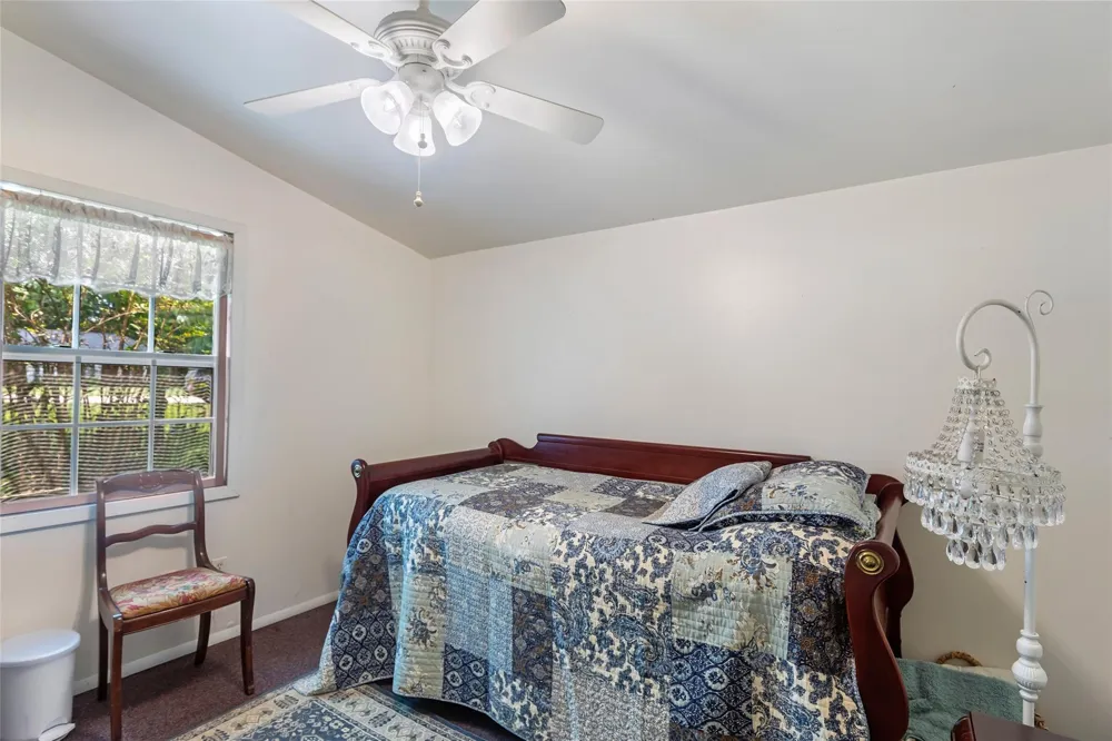 275 Commerce Lane Highlands, TX 77562