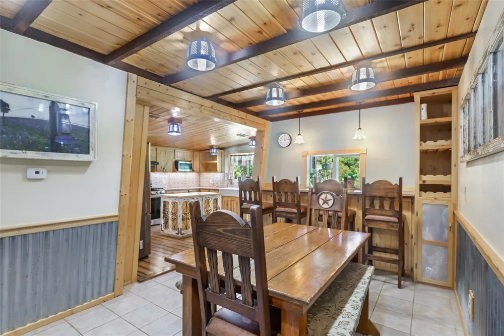 275 Commerce Lane Highlands, TX 77562
