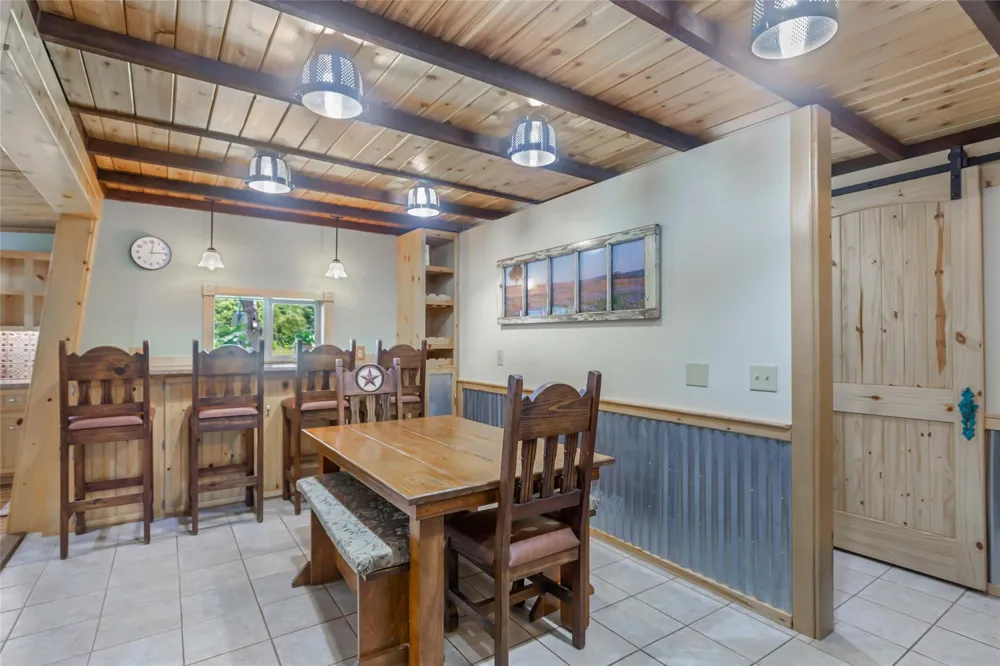 275 Commerce Lane Highlands, TX 77562