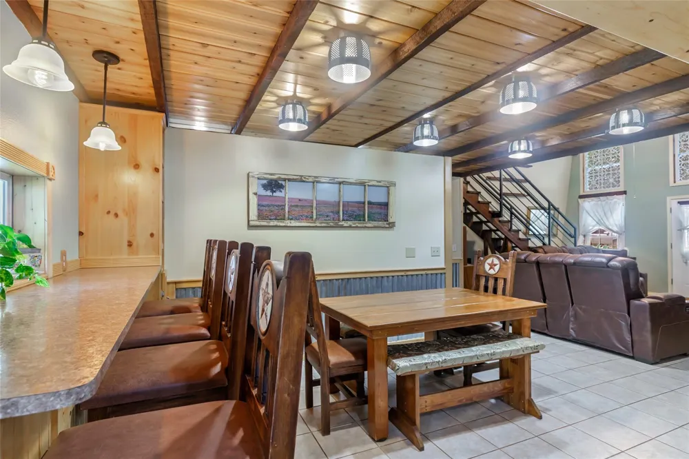 275 Commerce Lane Highlands, TX 77562