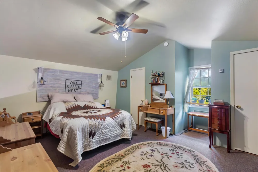 275 Commerce Lane Highlands, TX 77562