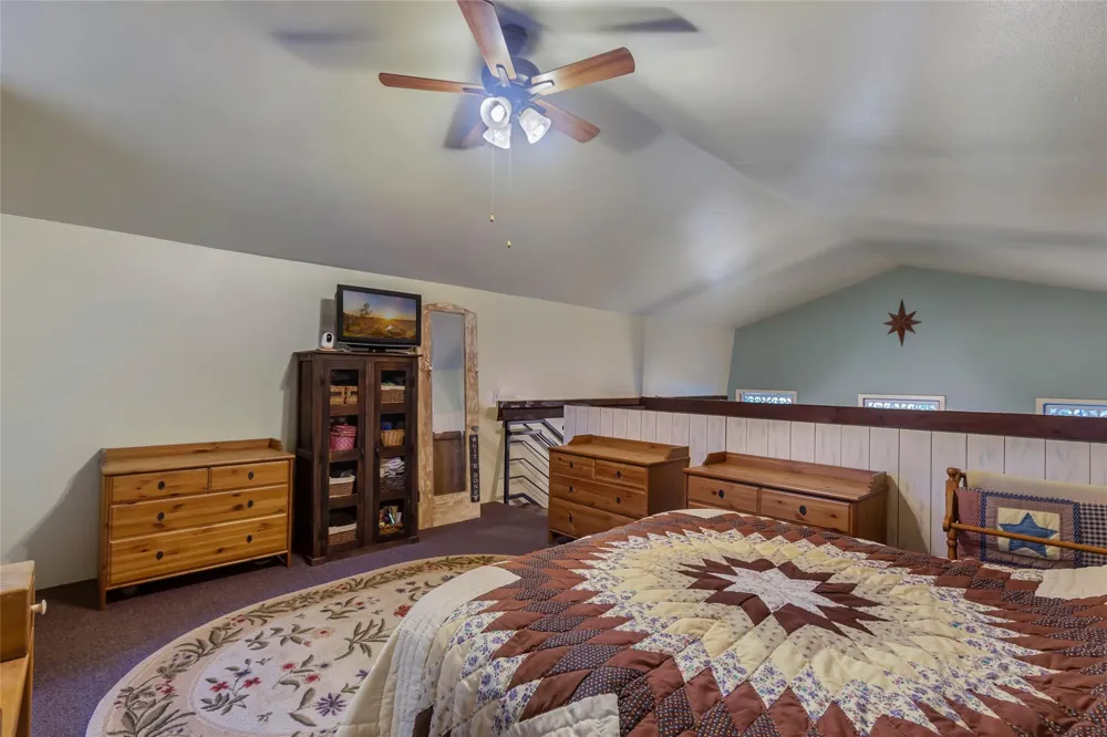 275 Commerce Lane Highlands, TX 77562