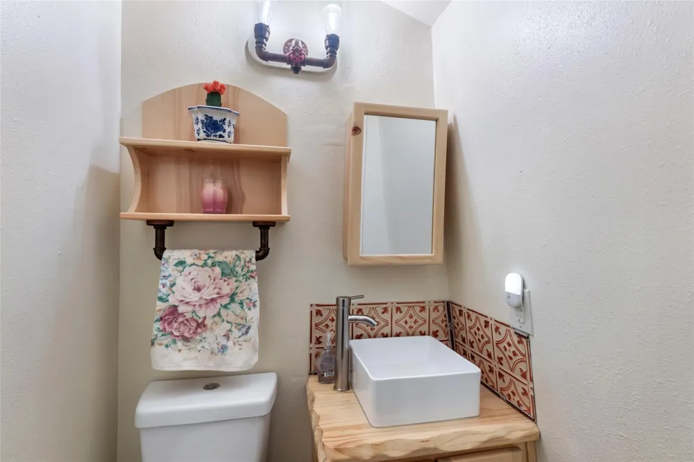 275 Commerce Lane Highlands, TX 77562