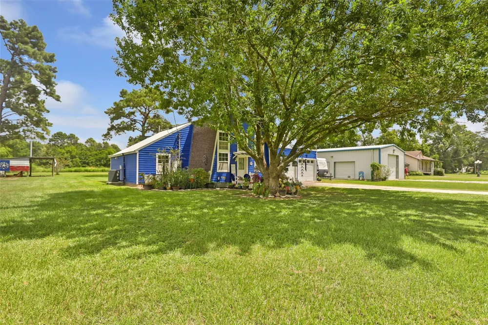 275 Commerce Lane Highlands, TX 77562