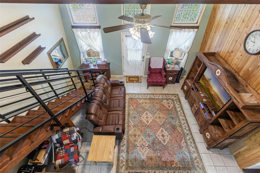 275 Commerce Lane Highlands, TX 77562