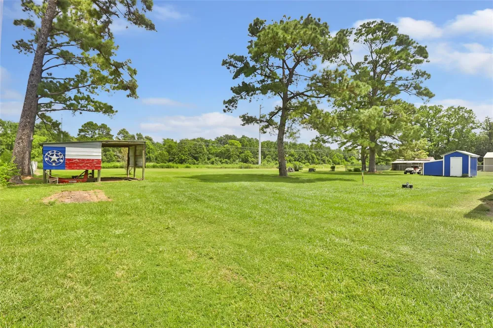 275 Commerce Lane Highlands, TX 77562
