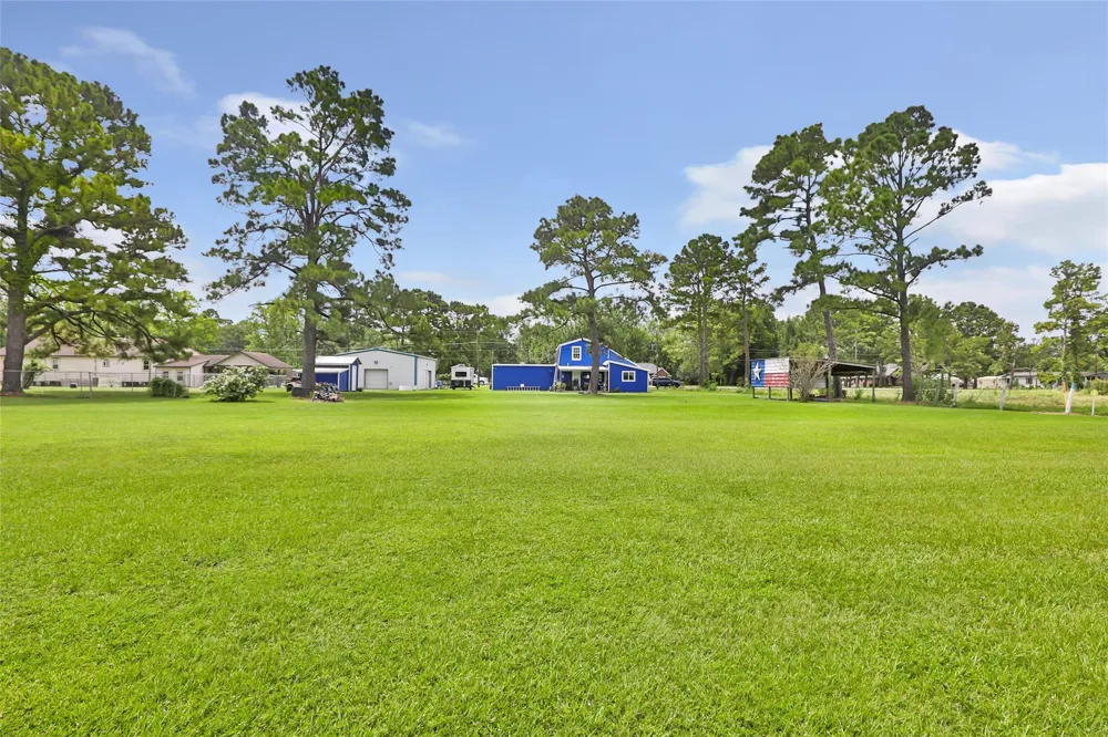 275 Commerce Lane Highlands, TX 77562
