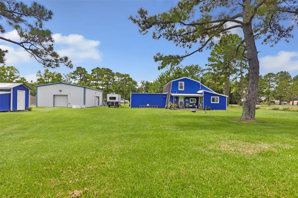 275 Commerce Lane Highlands, TX 77562