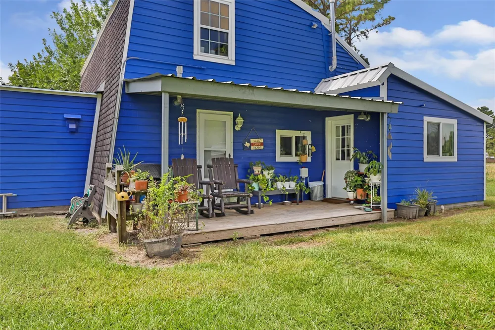 275 Commerce Lane Highlands, TX 77562