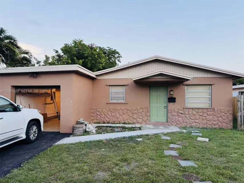 637 SW 1st St #n/a Hallandale Beach, FL 33009