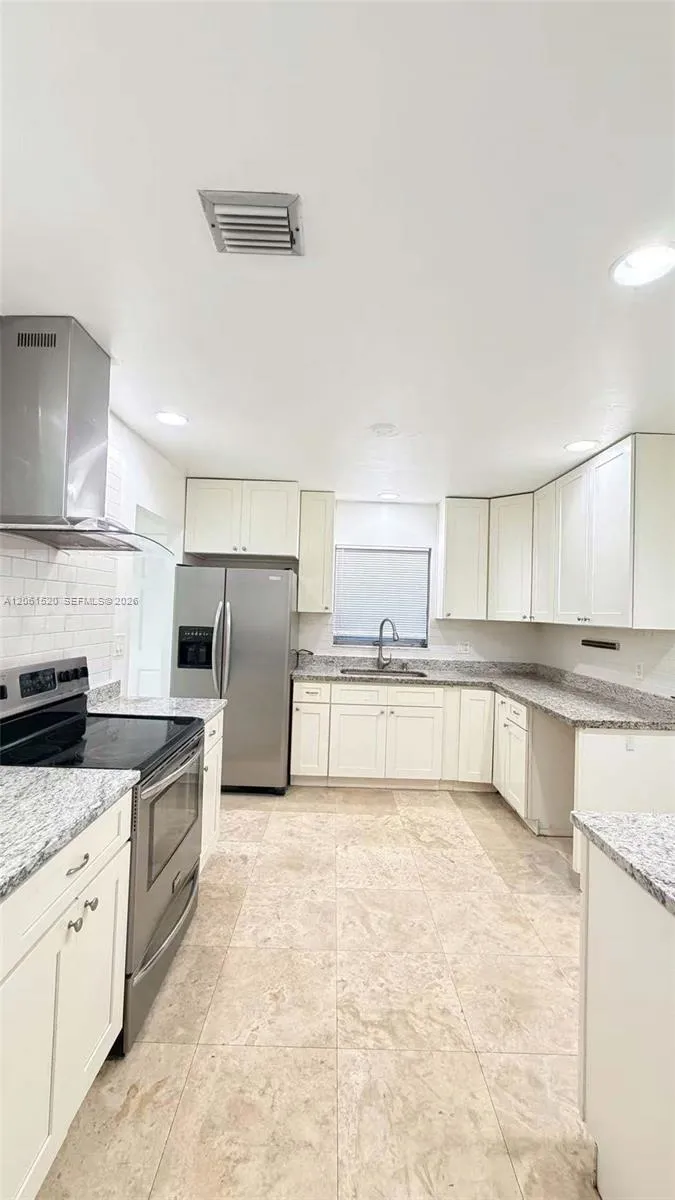 637 SW 1st St #n/a Hallandale Beach, FL 33009