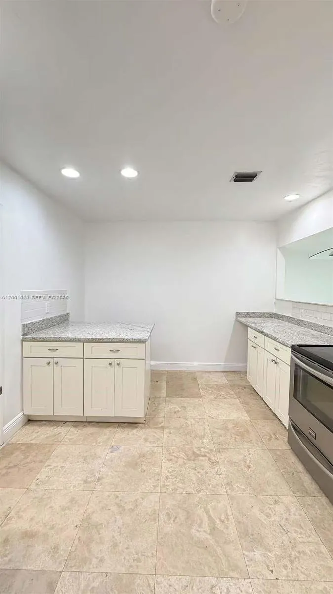 637 SW 1st St #n/a Hallandale Beach, FL 33009