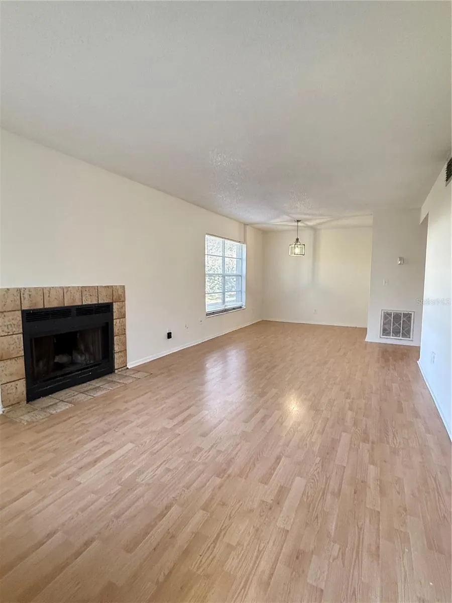 14308 HANGING MOSS CIRCLE #102 Tampa, FL 33613