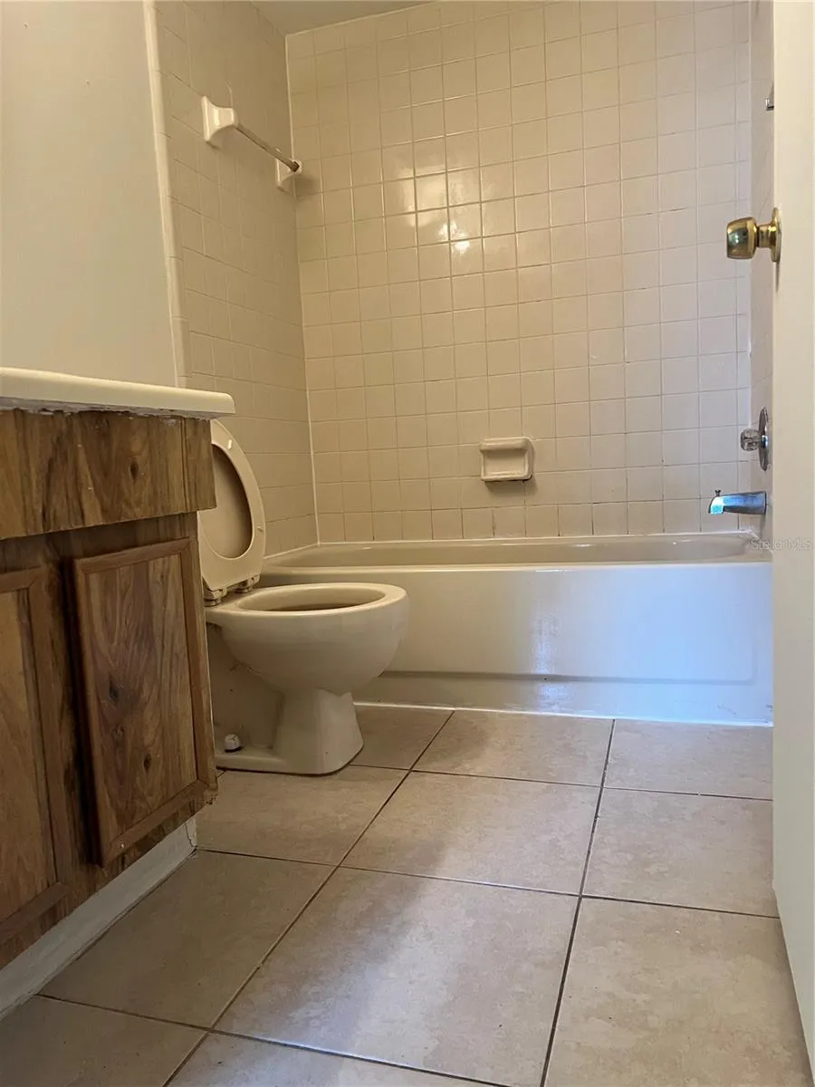 14308 HANGING MOSS CIRCLE #102 Tampa, FL 33613