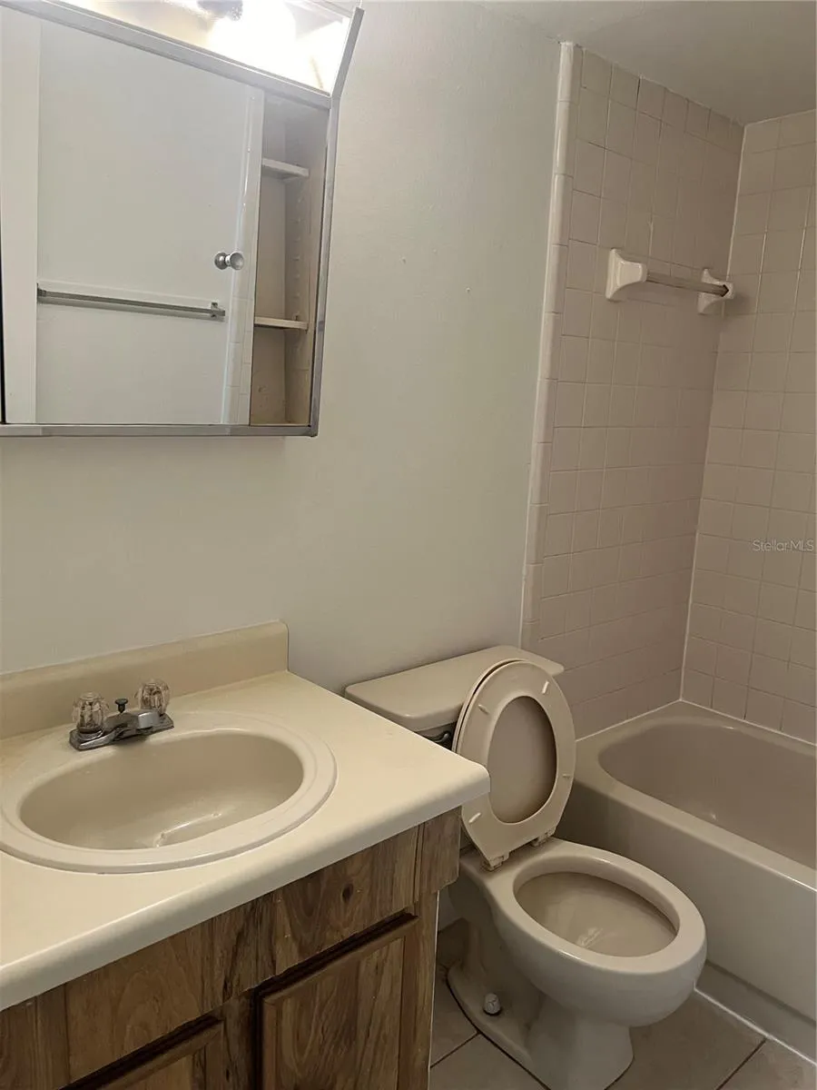 14308 HANGING MOSS CIRCLE #102 Tampa, FL 33613