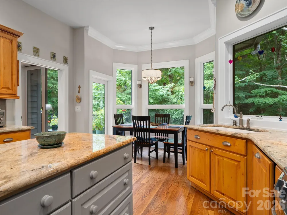 515 Flying Hawk Trail Waynesville, NC 28786