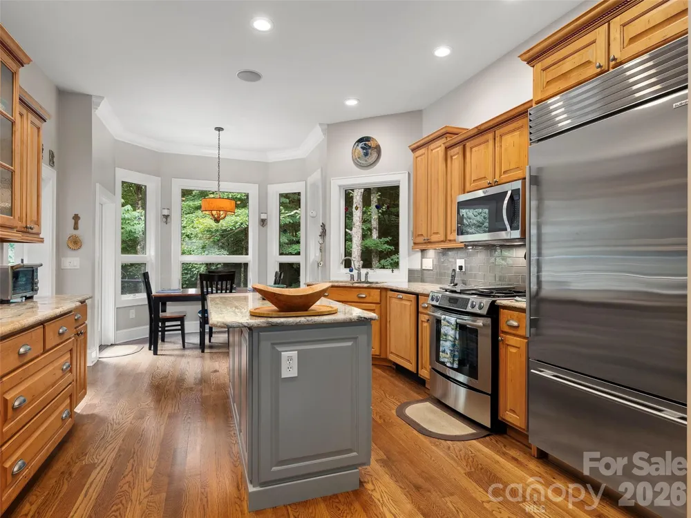 515 Flying Hawk Trail Waynesville, NC 28786