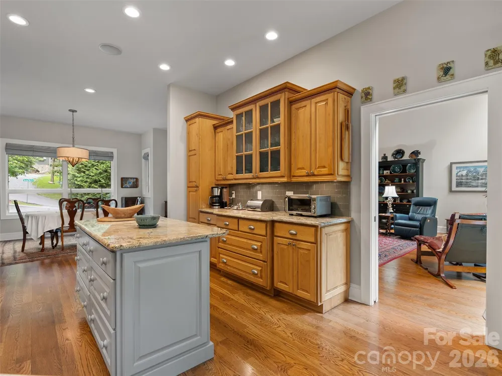 515 Flying Hawk Trail Waynesville, NC 28786