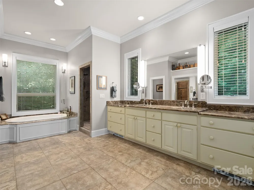 515 Flying Hawk Trail Waynesville, NC 28786