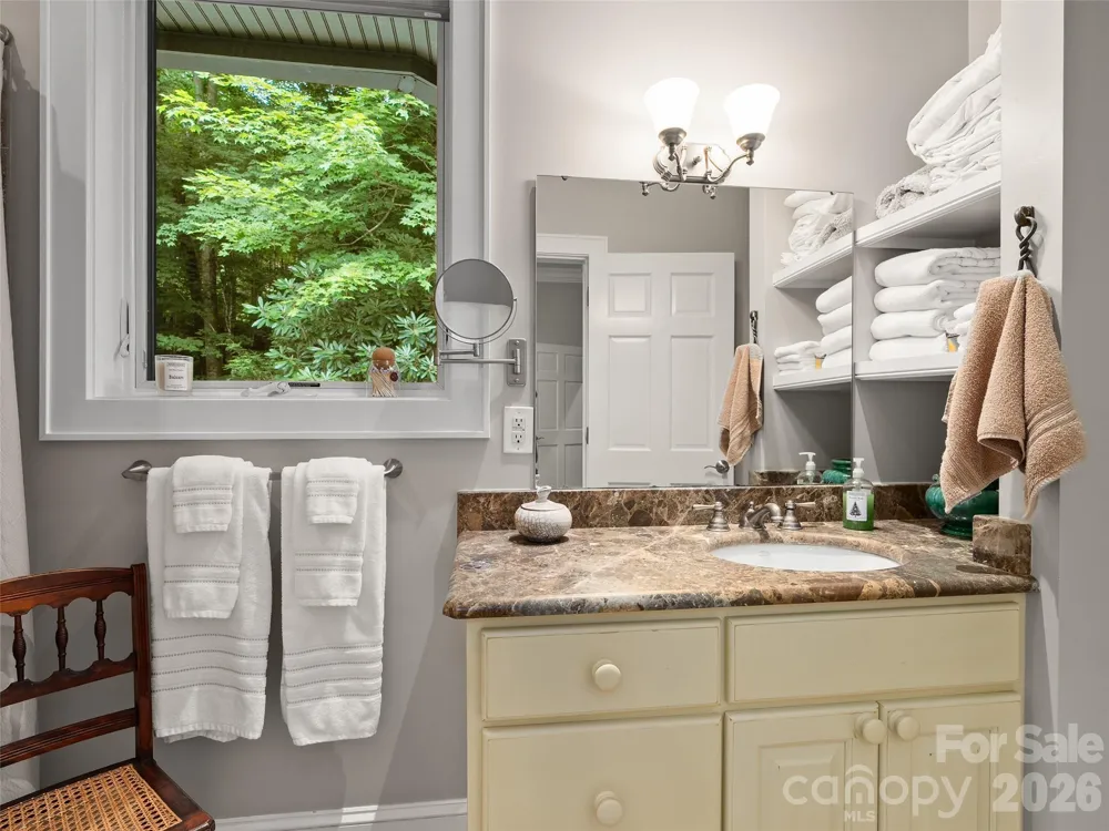 515 Flying Hawk Trail Waynesville, NC 28786