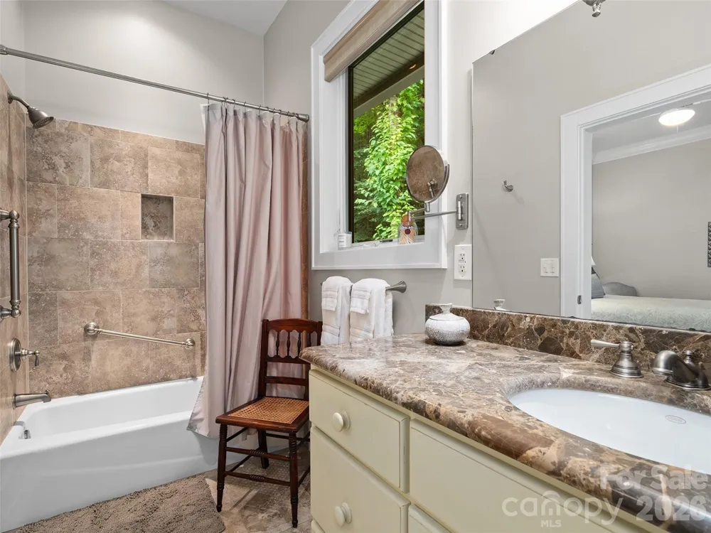 515 Flying Hawk Trail Waynesville, NC 28786