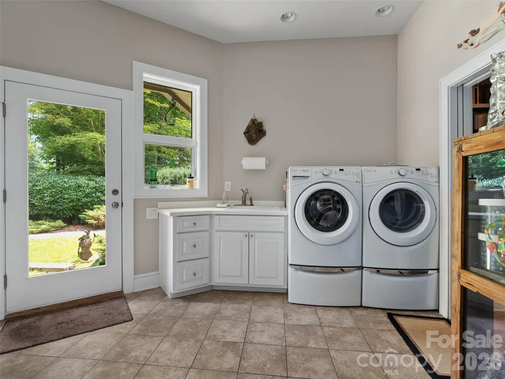 515 Flying Hawk Trail Waynesville, NC 28786
