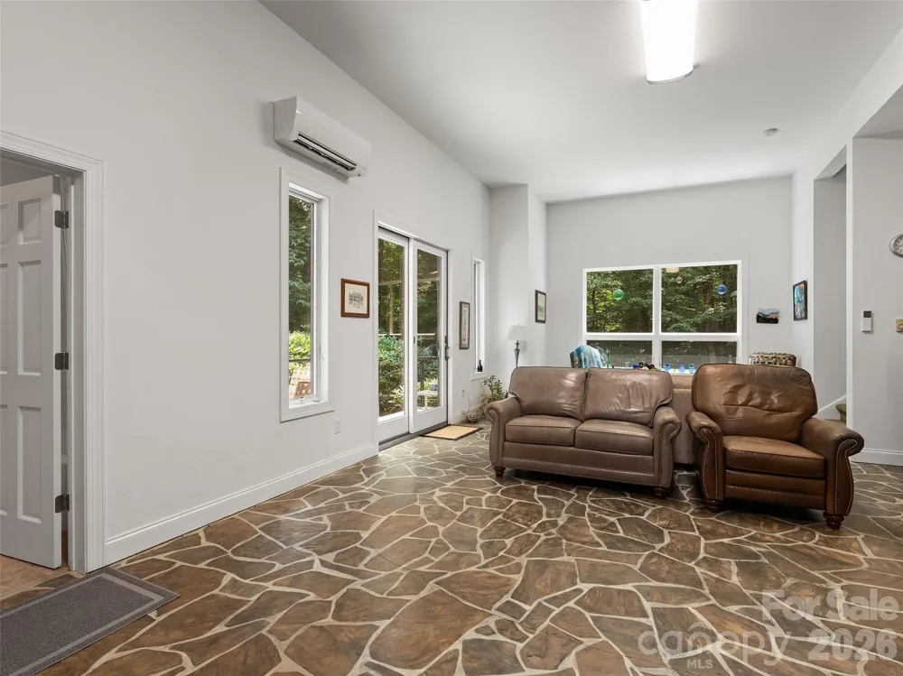 515 Flying Hawk Trail Waynesville, NC 28786