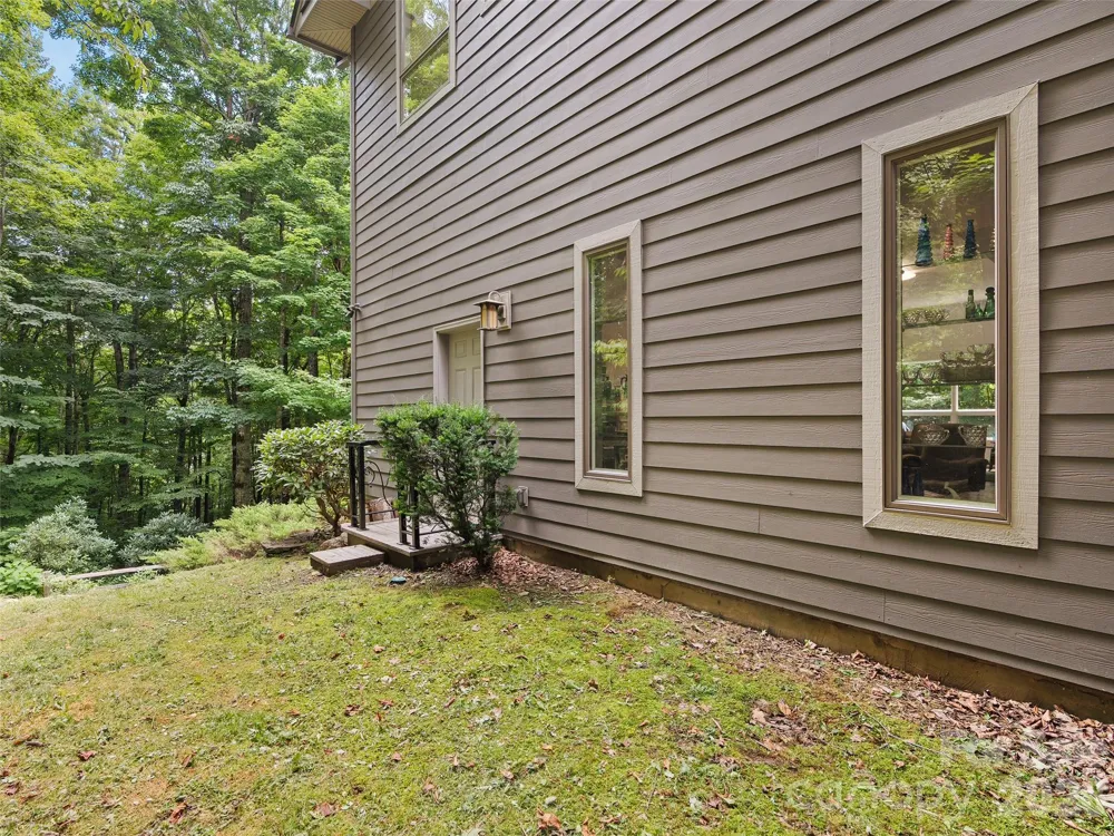 515 Flying Hawk Trail Waynesville, NC 28786